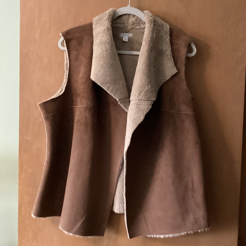 EUC! Faux Suede/Fur Lined Relativity Vest, Brownish Tan, XL
